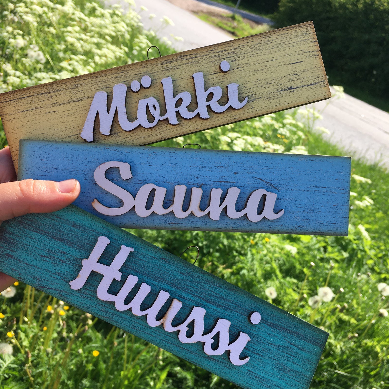 Kotimaiset, käsintehdyt kyltit lahjaksi, tuliaiseksi tai omaksi iloksi: Mökki, Sauna, Huussi