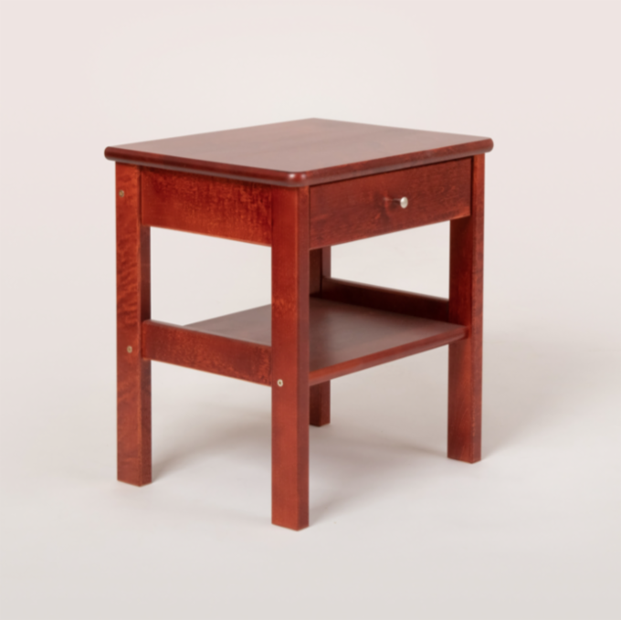 OIVAPALVELUT. OONA MEDI yöpöytä sopii hyvin kotiin tai tuettuun palveluasumiseen. Tukevan laatikolla varustetun yöpöydän materiaalina on massiivikoivu, kaksi korkeusvaihtoehtoa ja useita värisävyjä. 